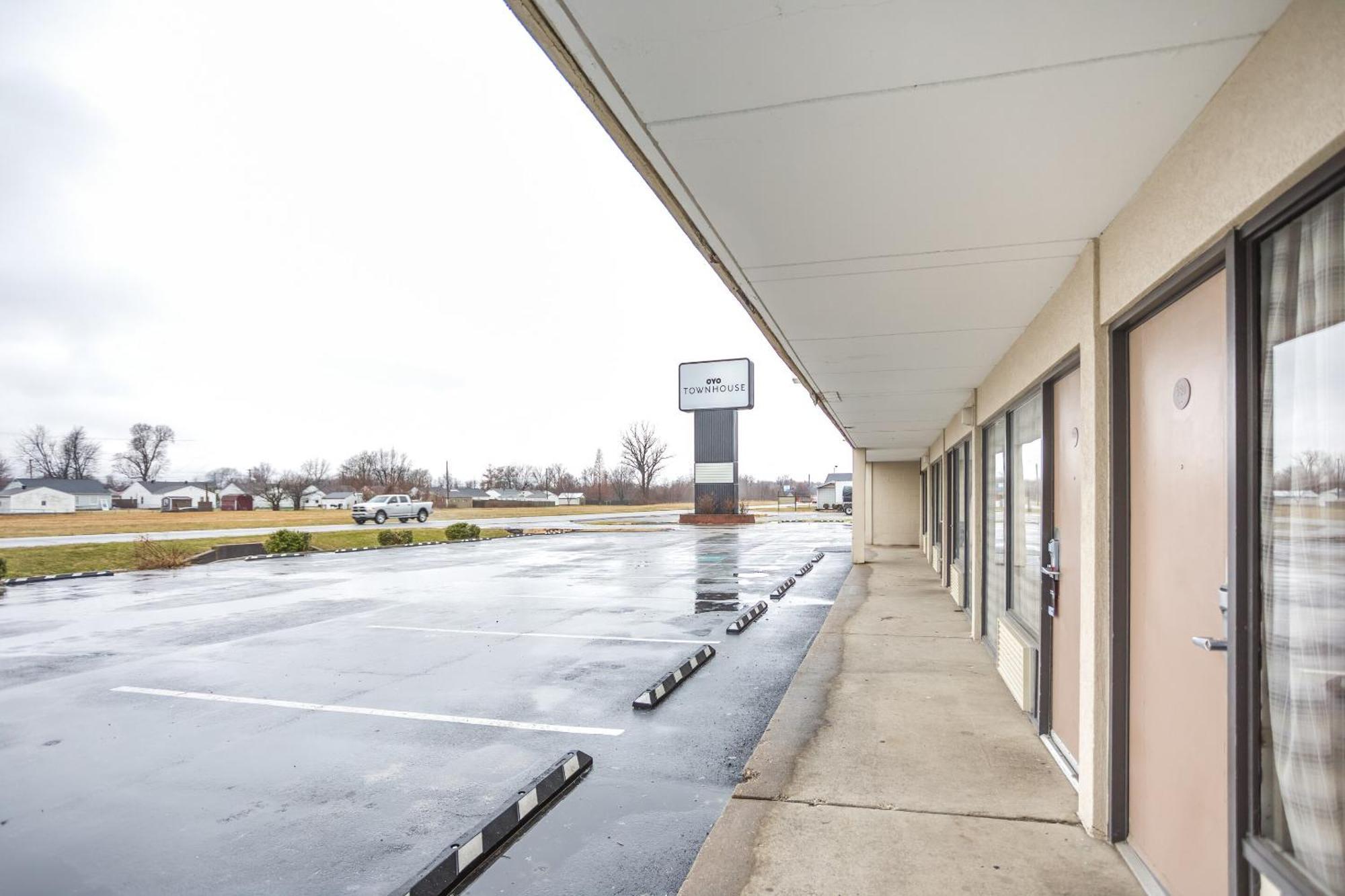 Hotel Oyo Townhouse Owensboro West Exterior foto