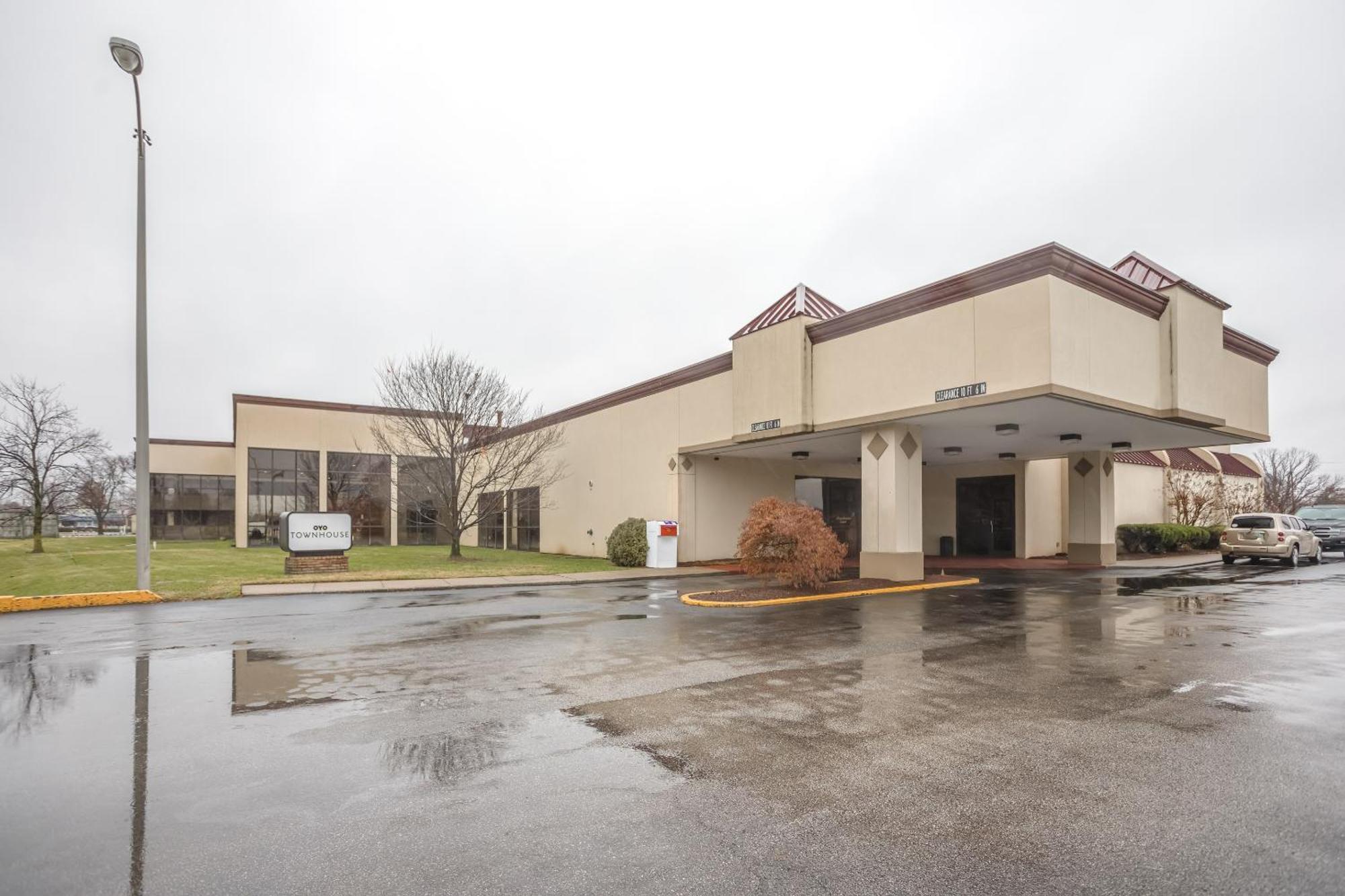 Hotel Oyo Townhouse Owensboro West Exterior foto